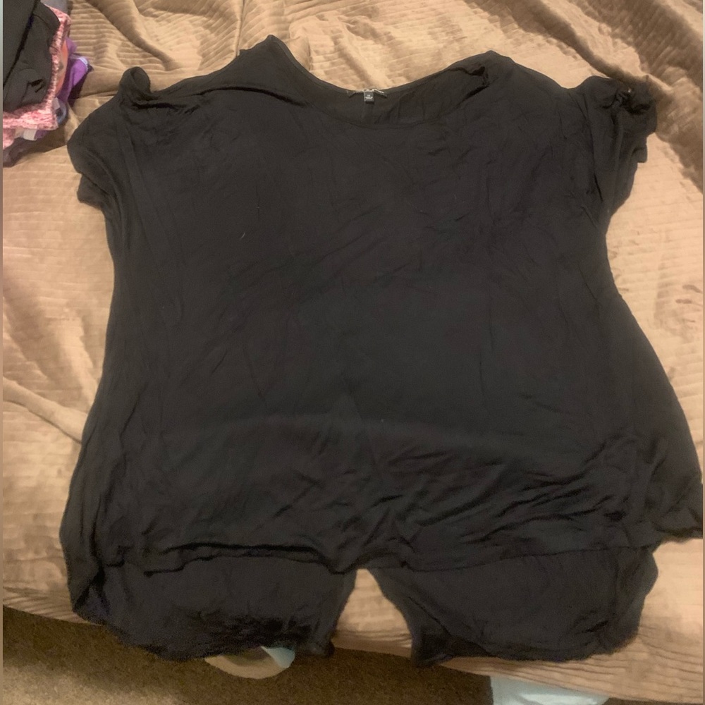 Cold shoulder tee